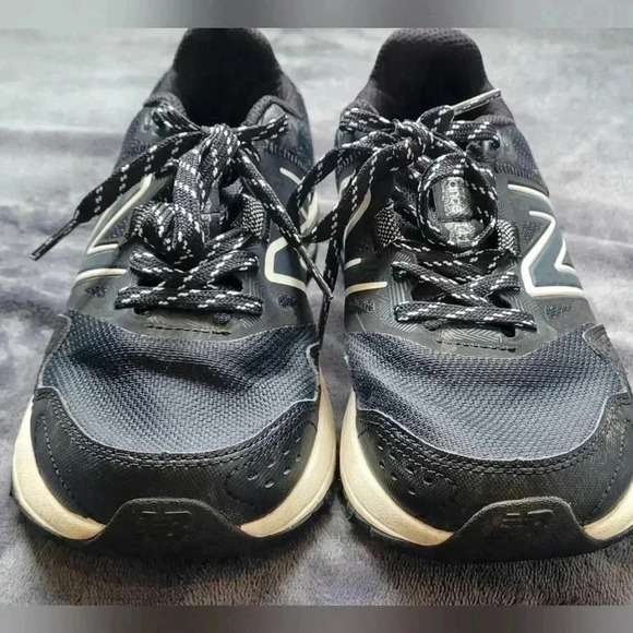 NEW BALANCE 410 v8 Trail Running Shoes BLK & WHITE Womens Size 6.5 - Picture 13 of 13